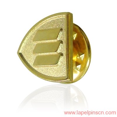 gold lapel pin